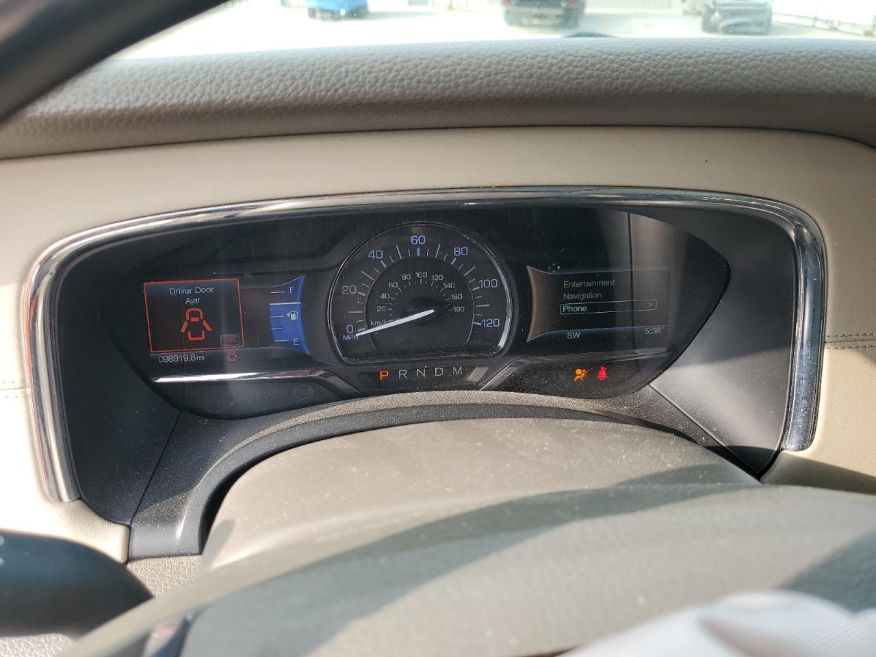 2017 Lincoln Navigator - Image 9