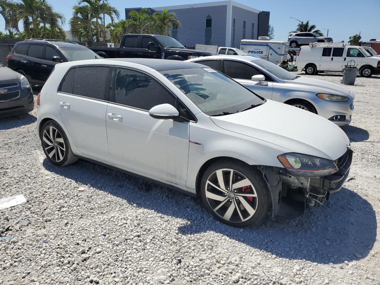 2017 Volkswagen GTI - Image 4