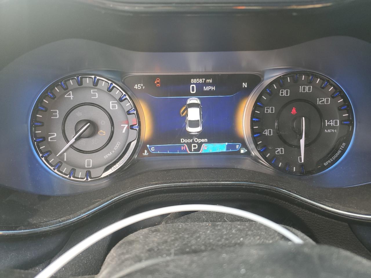 2015 Chrysler 200 - Image 9