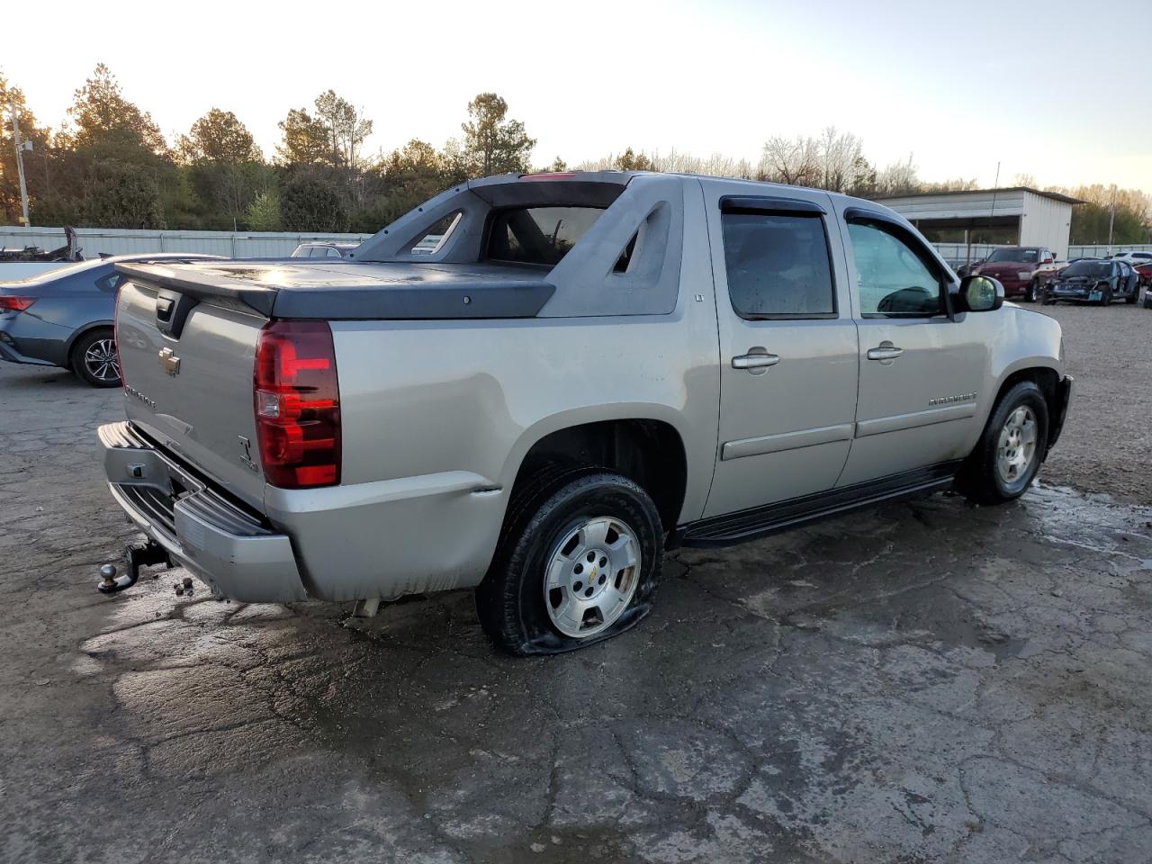 2009 Chevrolet Avalanche - Image 3