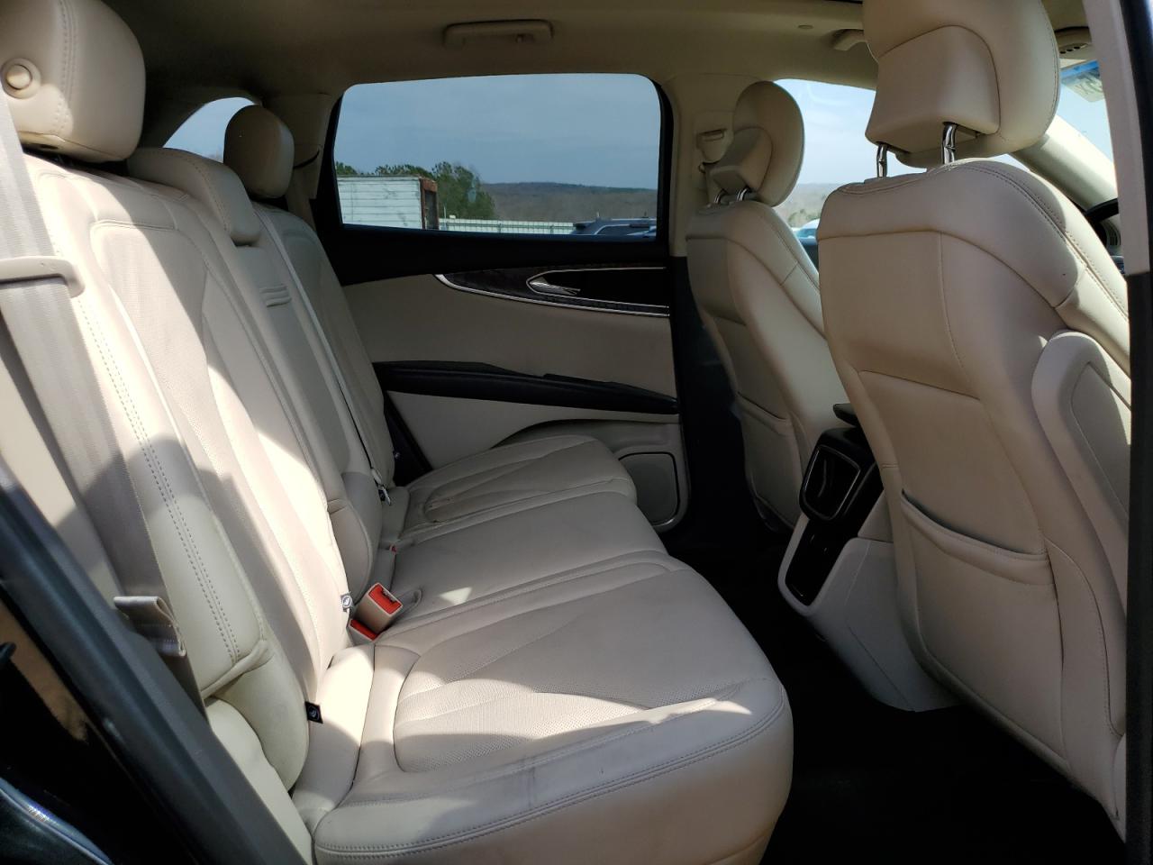 2018 Lincoln MKX - Image 11
