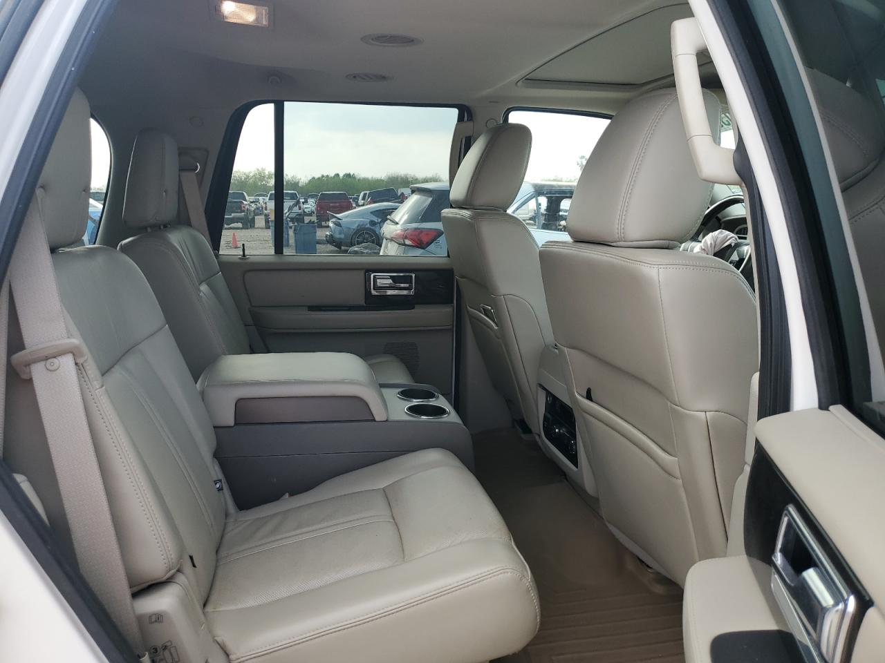 2017 Lincoln Navigator - Image 11