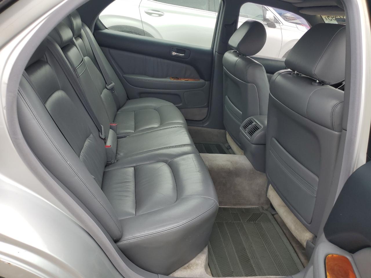 1999 Lexus LS - Image 10