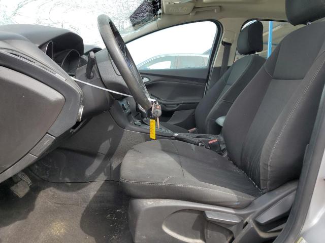 Sedans FORD FOCUS 2016 Srebrny