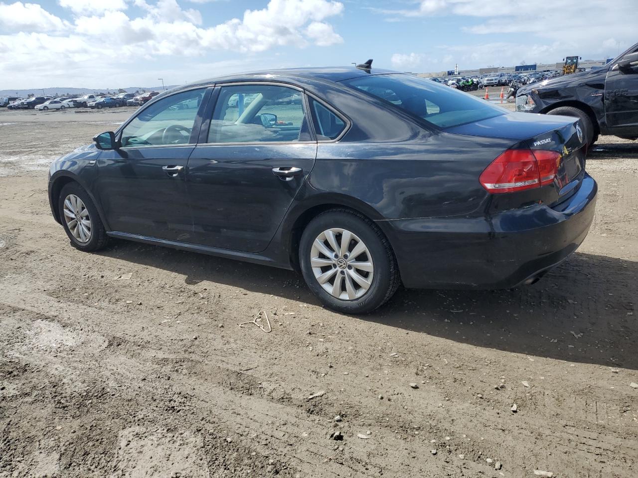 2015 Volkswagen Passat - Image 2