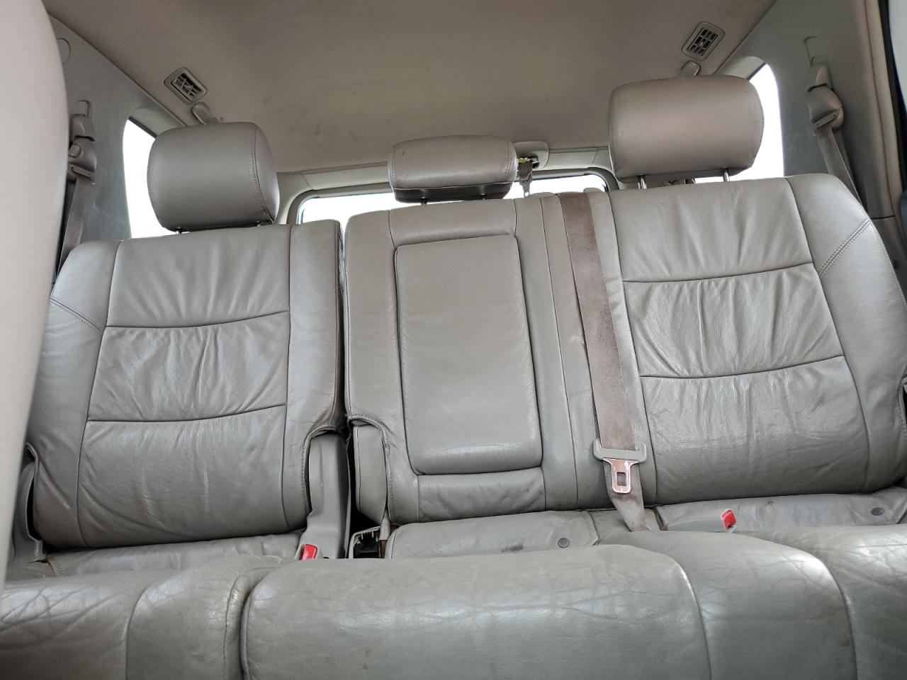 2005 Toyota Sequoia - Image 10