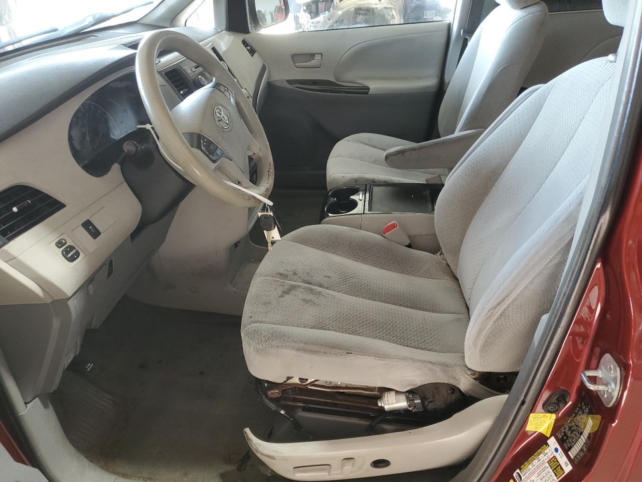 2012 Toyota Sienna - Image 7