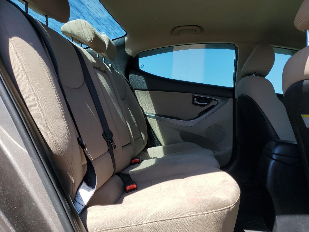 2015 Hyundai Elantra - Image 10