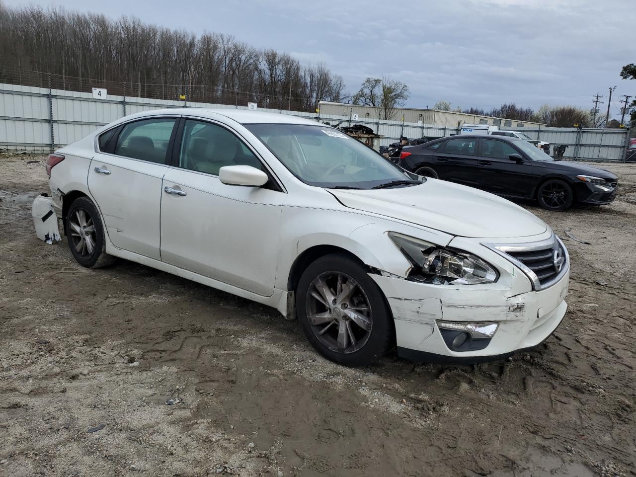2015 Nissan Altima - Image 4