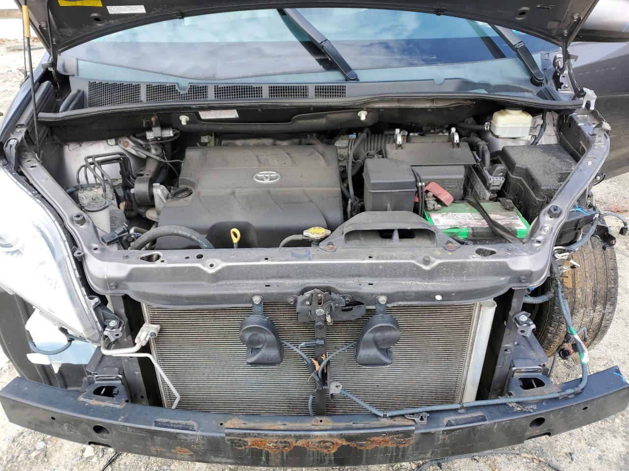 2014 Toyota Sienna - Image 12