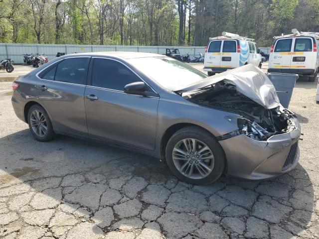 Sedans TOYOTA CAMRY 2017 Srebrny