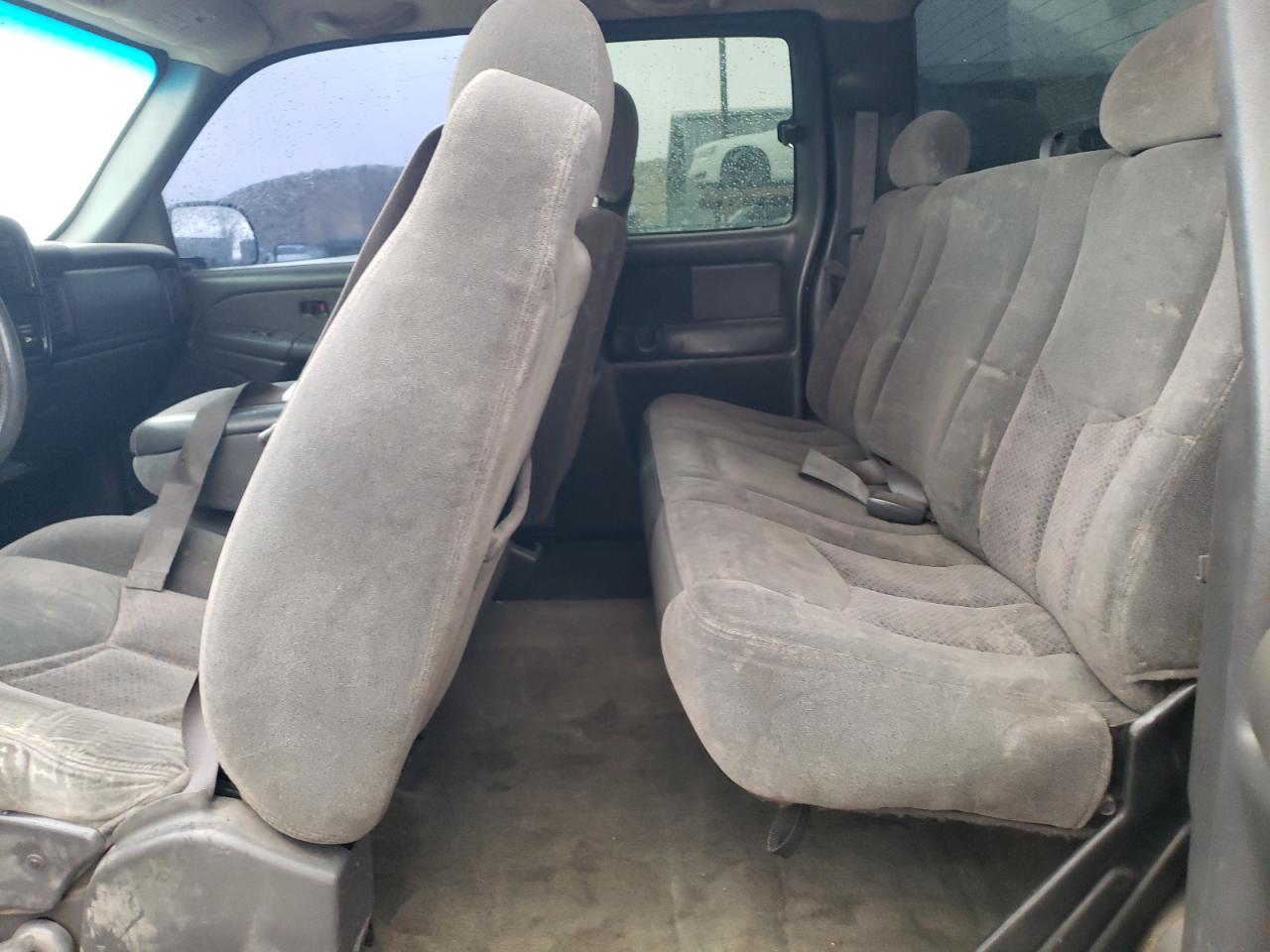 2003 Chevrolet Silverado - Image 10