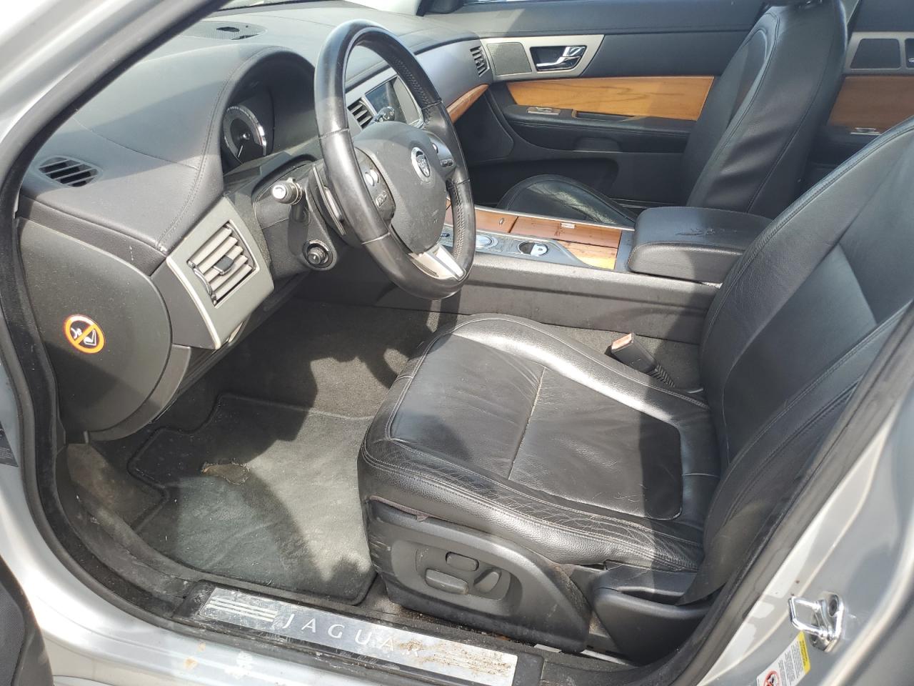 2009 Jaguar XF - Image 7