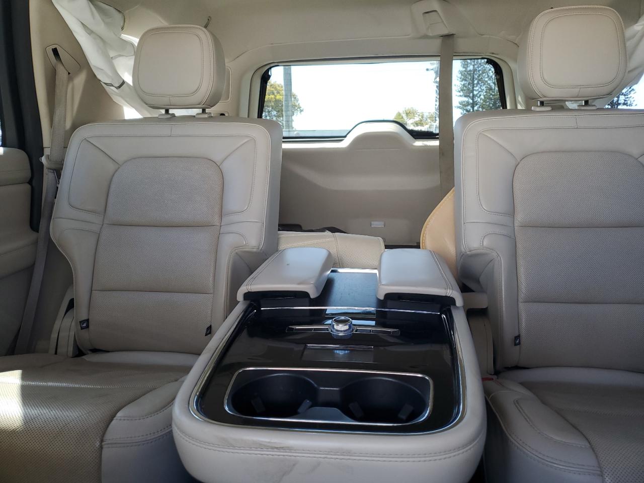 2018 Lincoln Navigator - Image 10