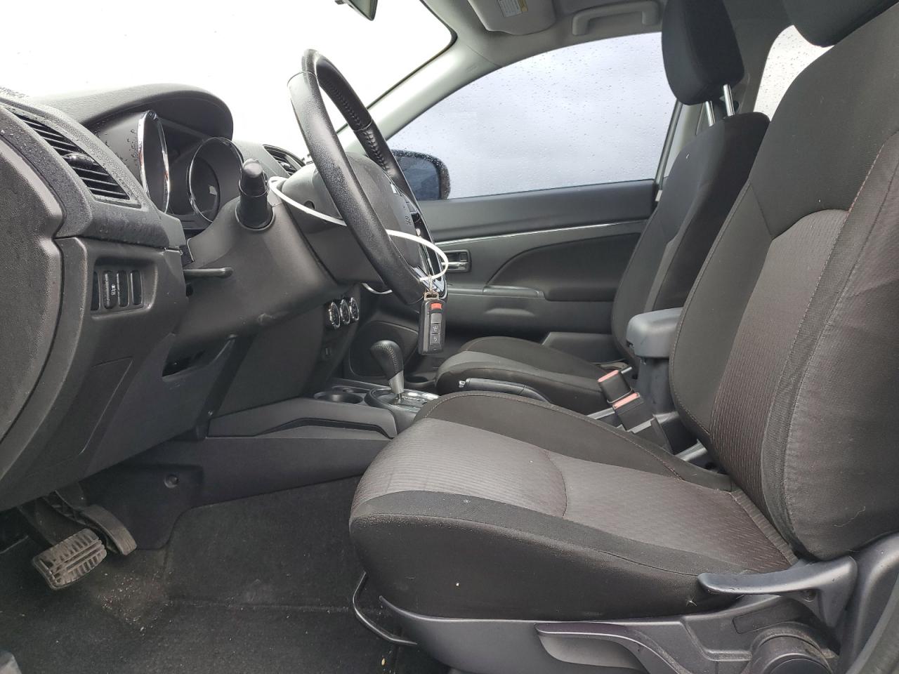 2017 Mitsubishi Outlander - Image 7