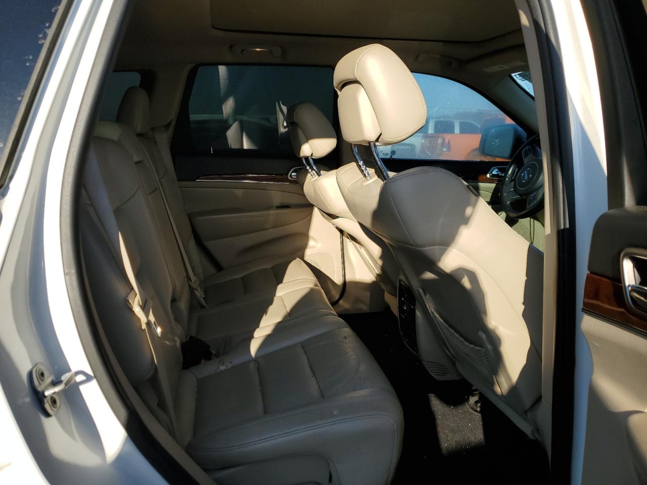 2011 Jeep Grand Cherokee - Image 11