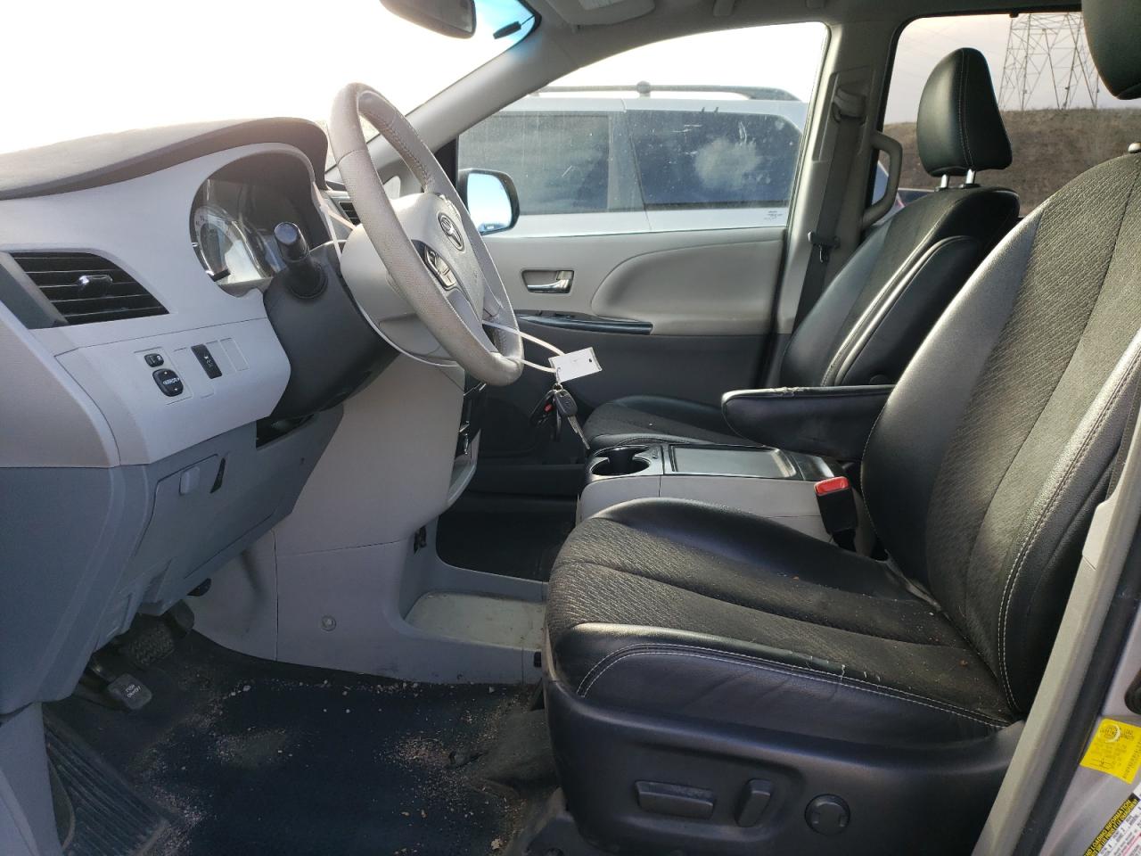 2012 Toyota Sienna - Image 7