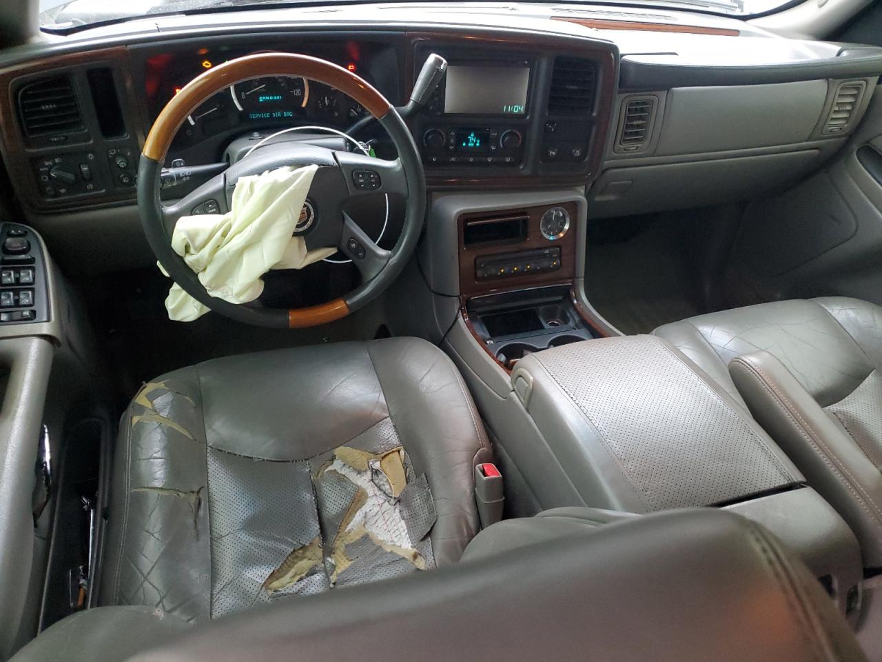 2004 Cadillac Escalade - Image 8