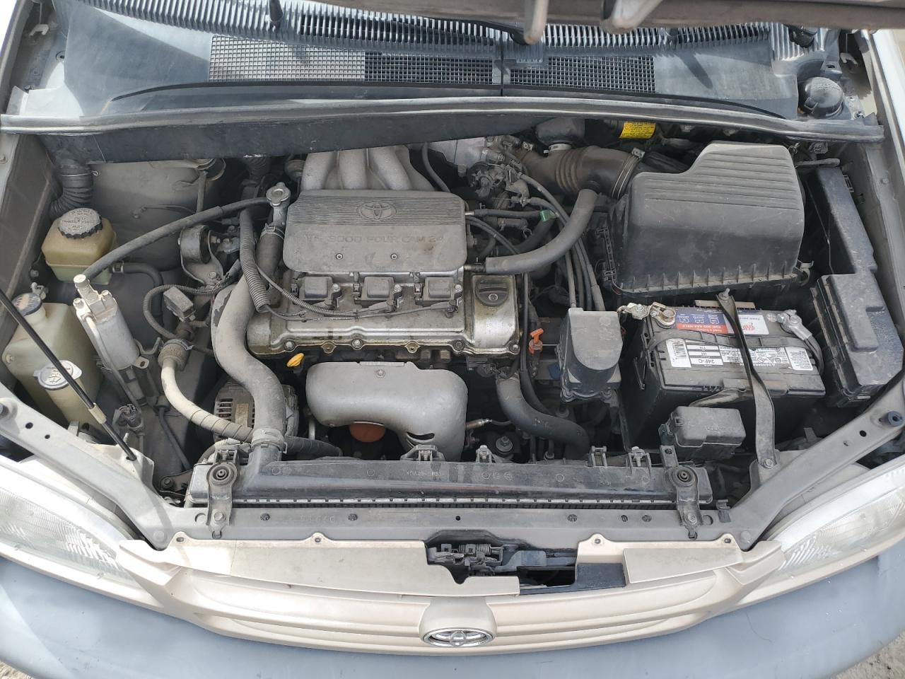 2000 Toyota Sienna - Image 12