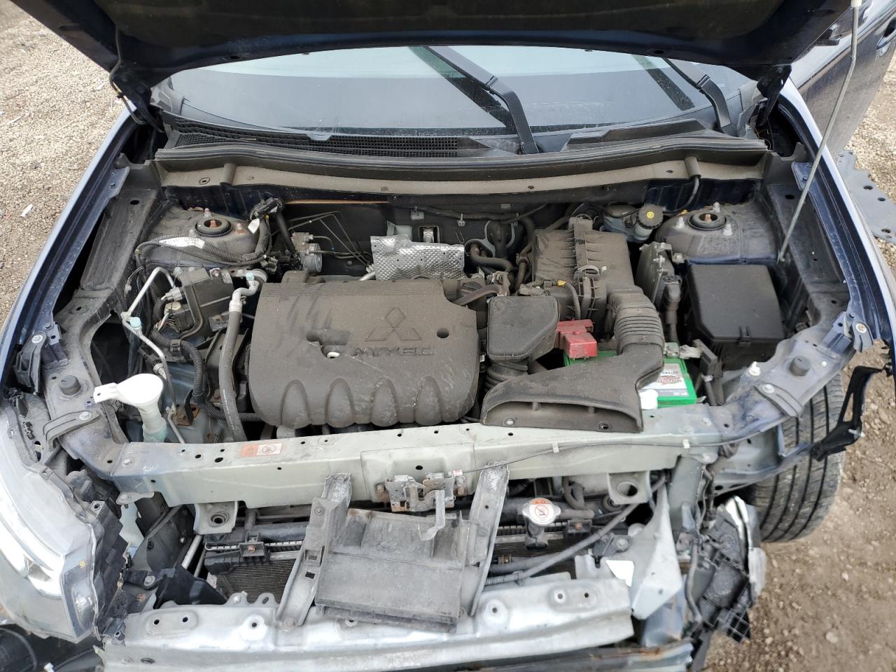 2014 Mitsubishi Outlander - Image 12