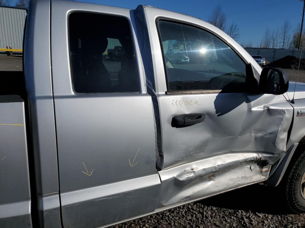 2010 Dodge Dakota - Image 10