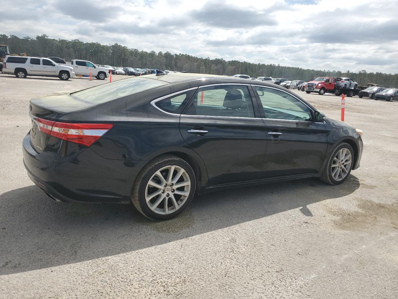 2013 Toyota Avalon - Image 3