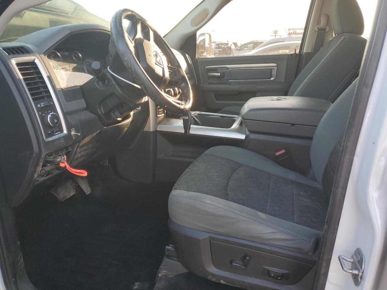 2015 RAM 1500 - Image 7