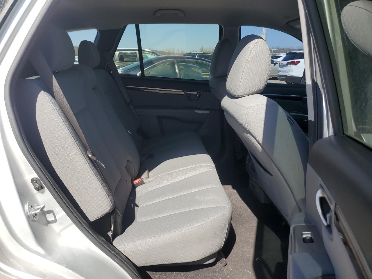 2012 Hyundai Santa Fe - Image 10