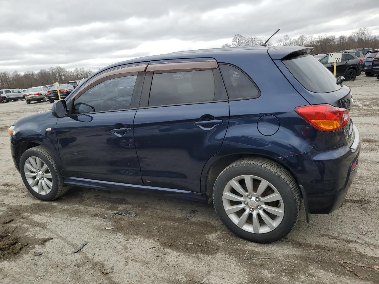 2011 Mitsubishi Outlander - Image 2