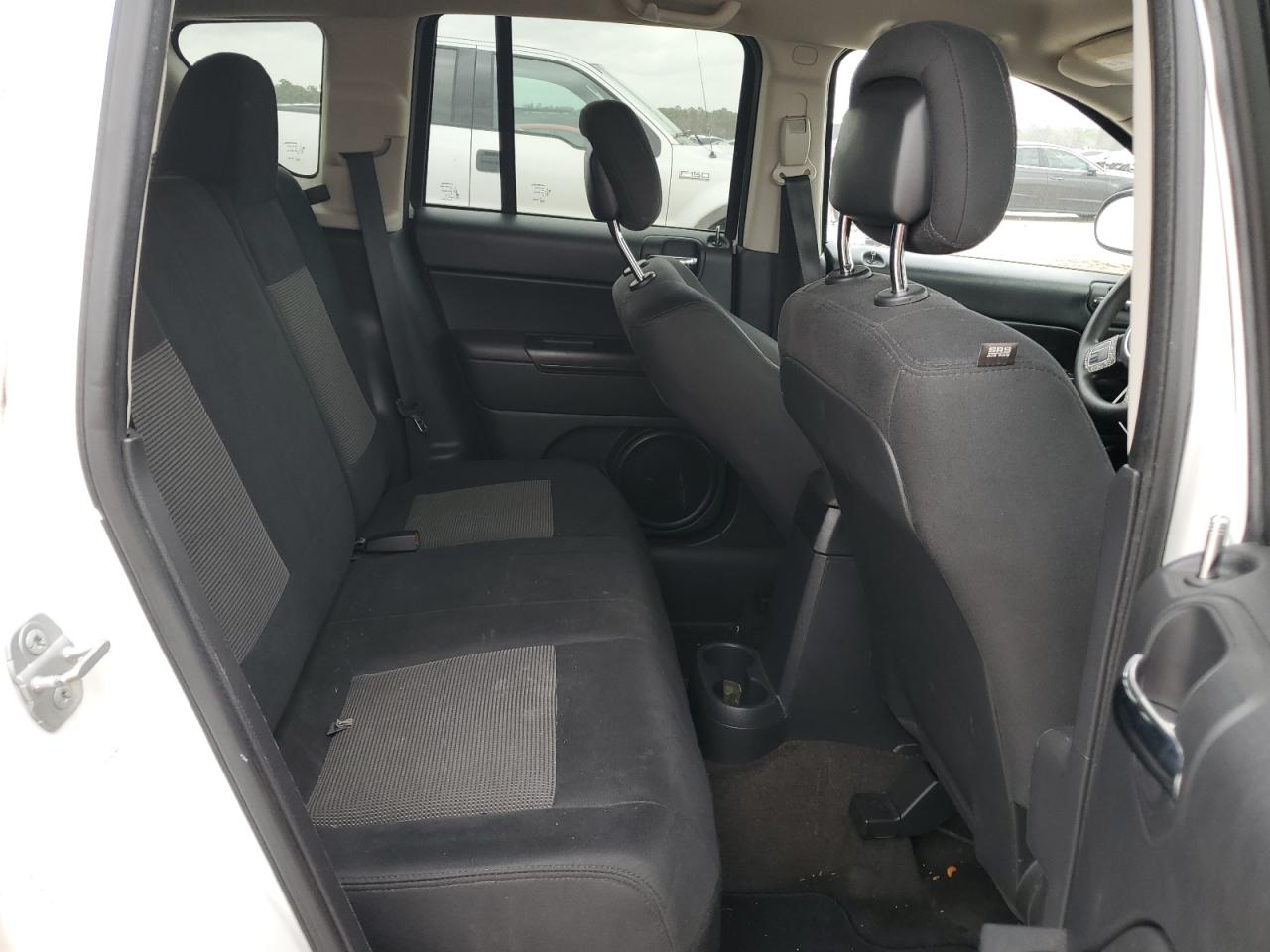 2014 Jeep Compass - Image 11