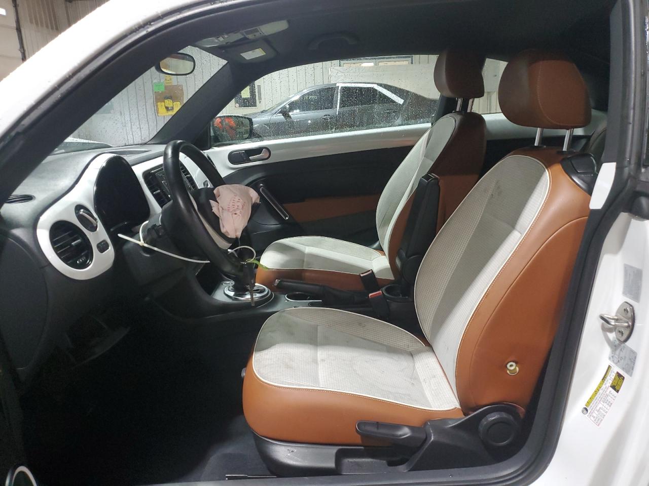 2015 Volkswagen Beetle - Image 7