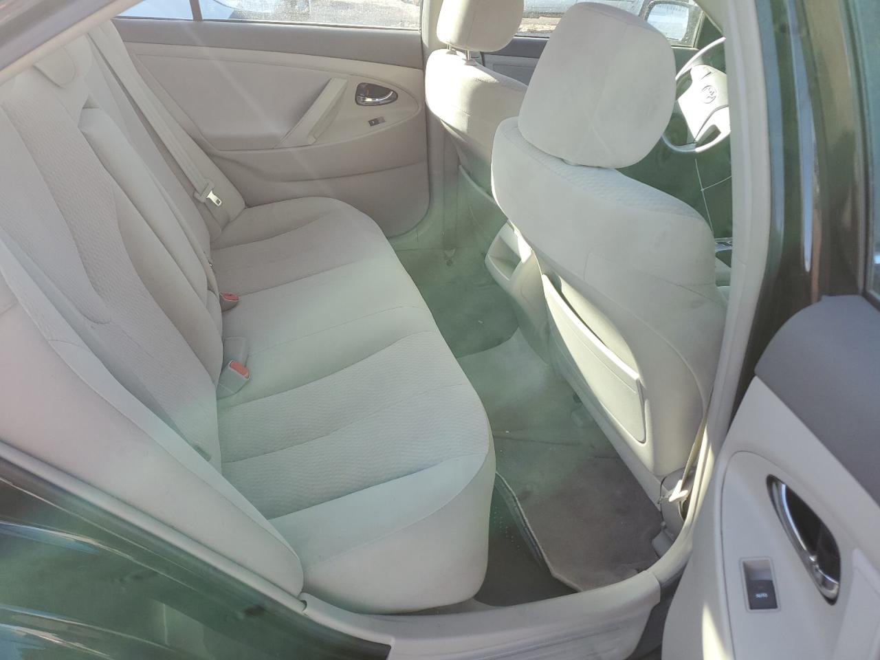 2010 Toyota Camry - Image 10