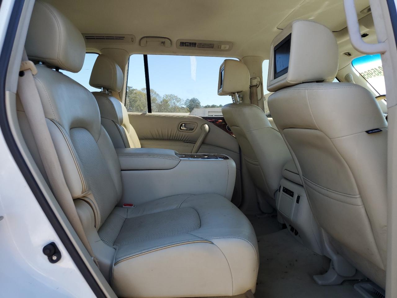 2016 Infiniti QX80 - Image 12