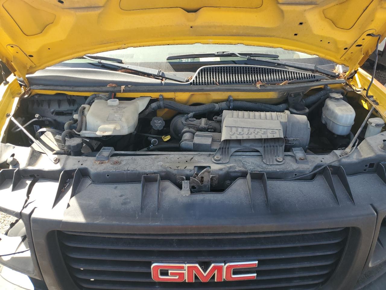 2011 GMC Savana - Image 12