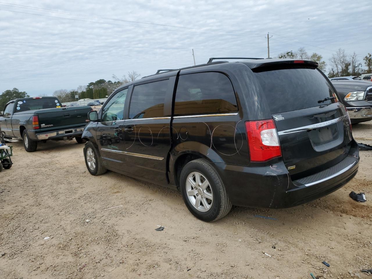 2012 Chrysler Town & Country - Image 2