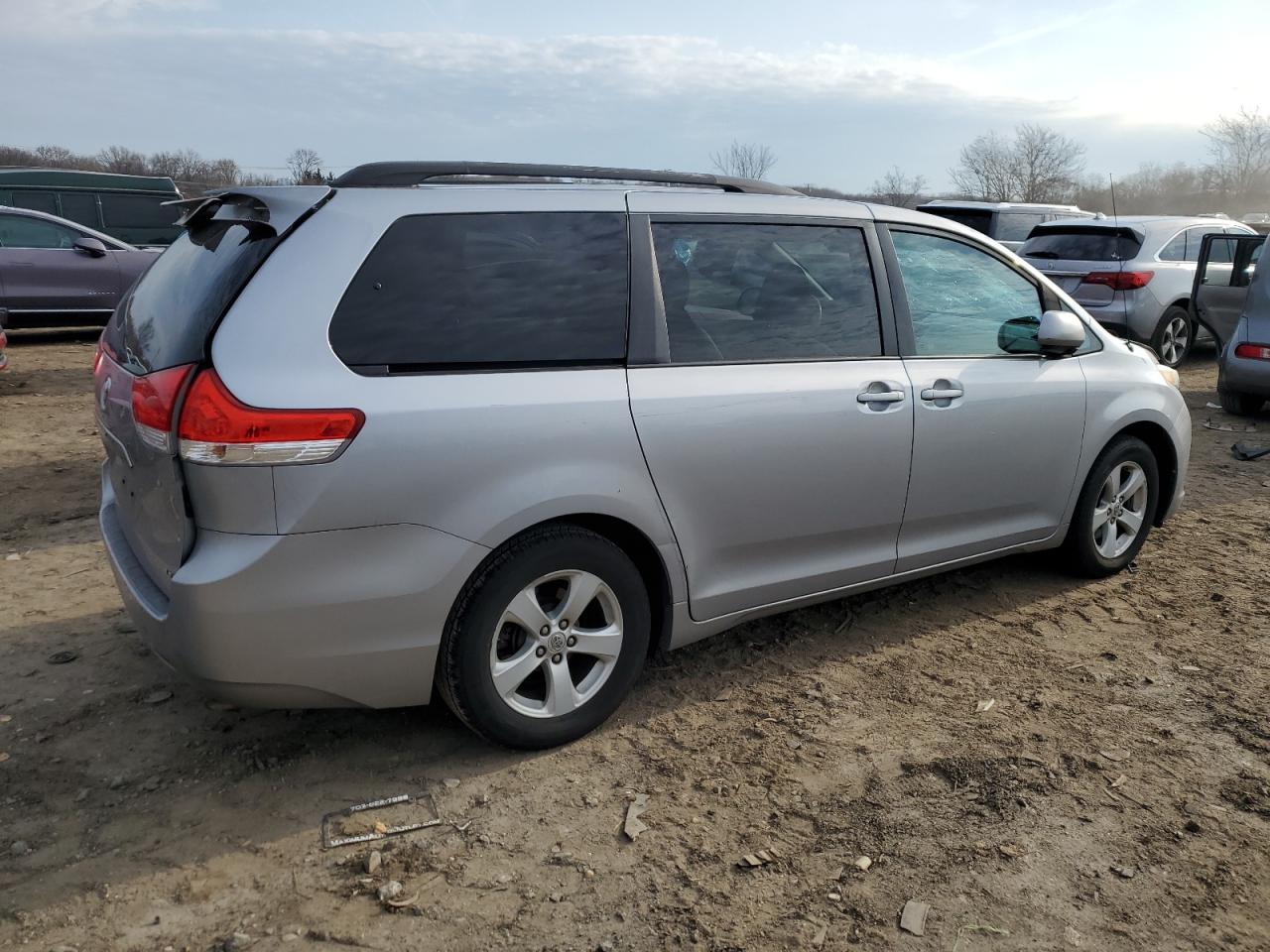 2012 Toyota Sienna - Image 3