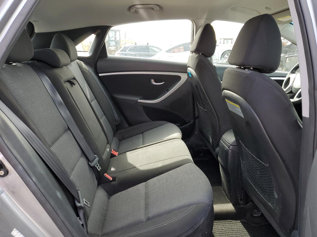2016 Hyundai Elantra - Image 11