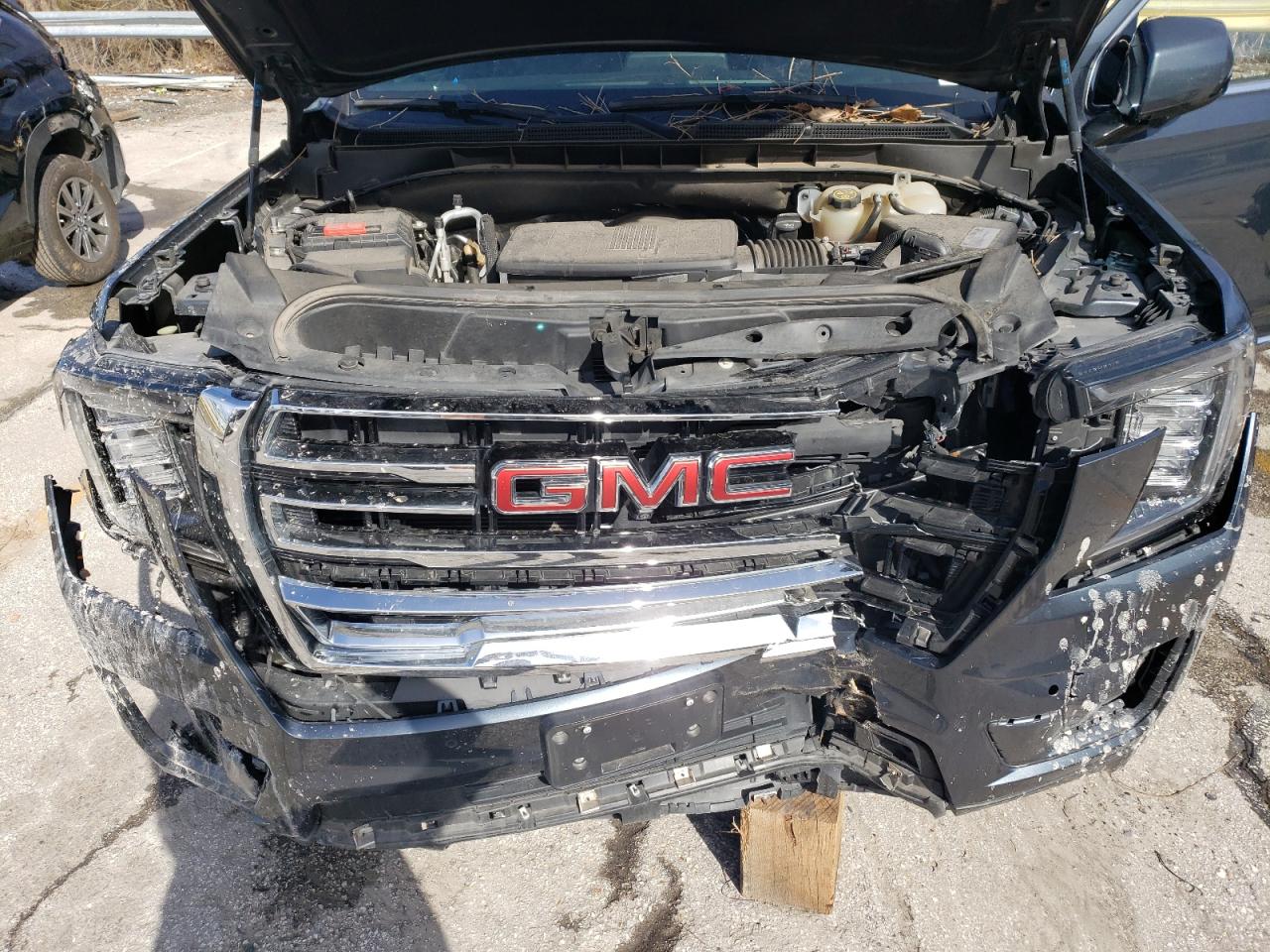 2021 GMC Yukon - Image 12