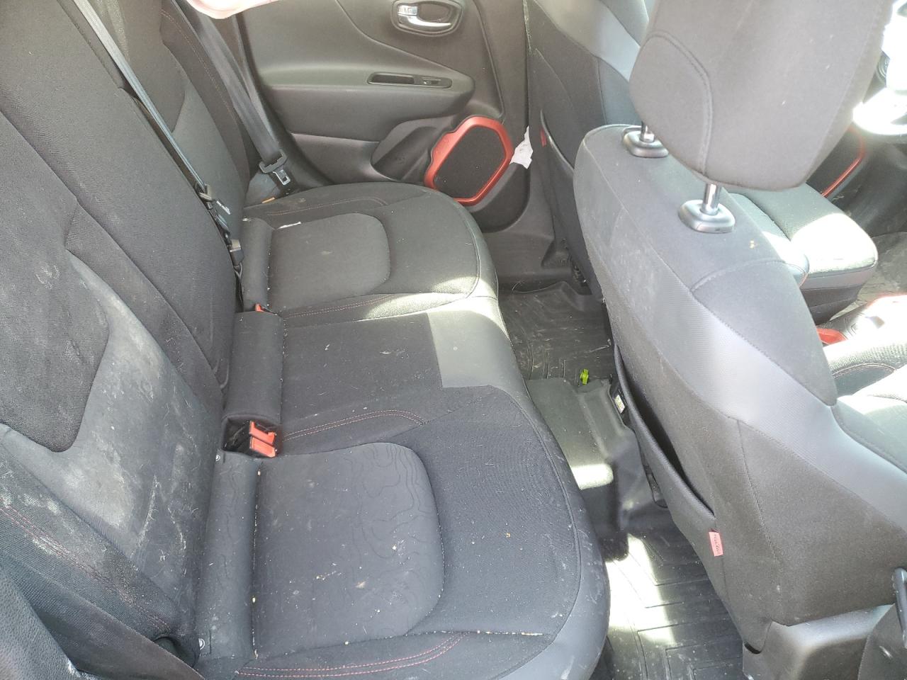2016 Jeep Renegade - Image 11