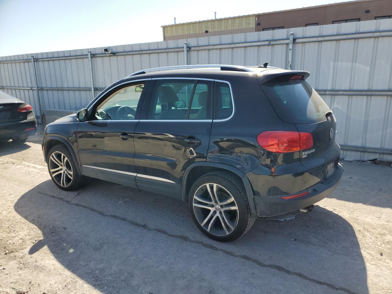 2017 Volkswagen Tiguan - Image 2