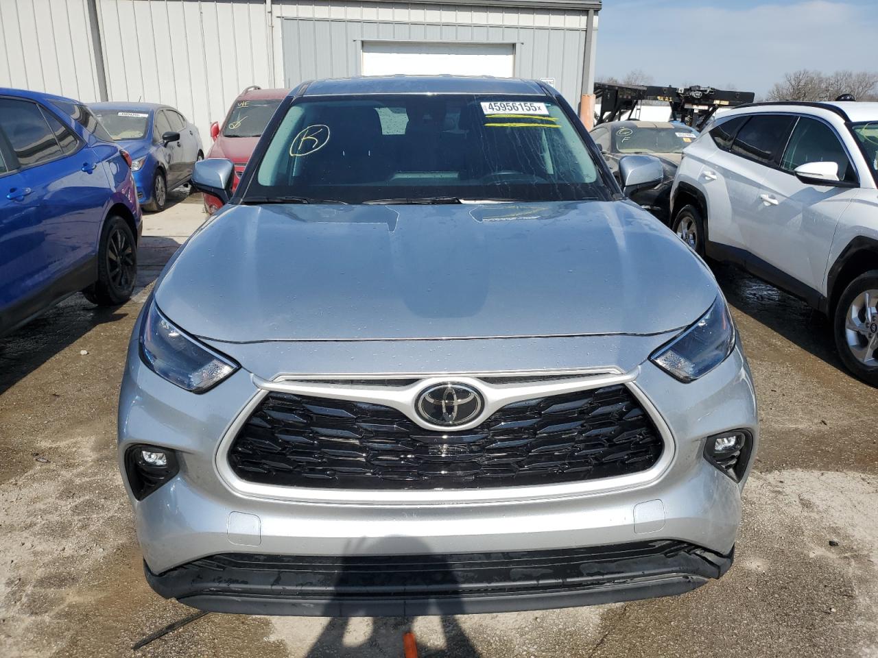 2023 Toyota Highlander - Image 5