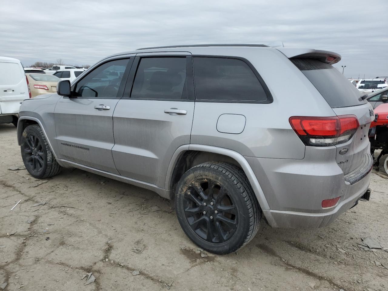 2017 Jeep Grand Cherokee - Image 2