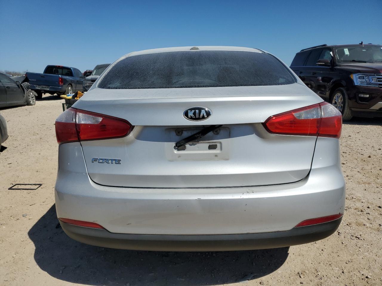 2016 Kia Forte - Image 6