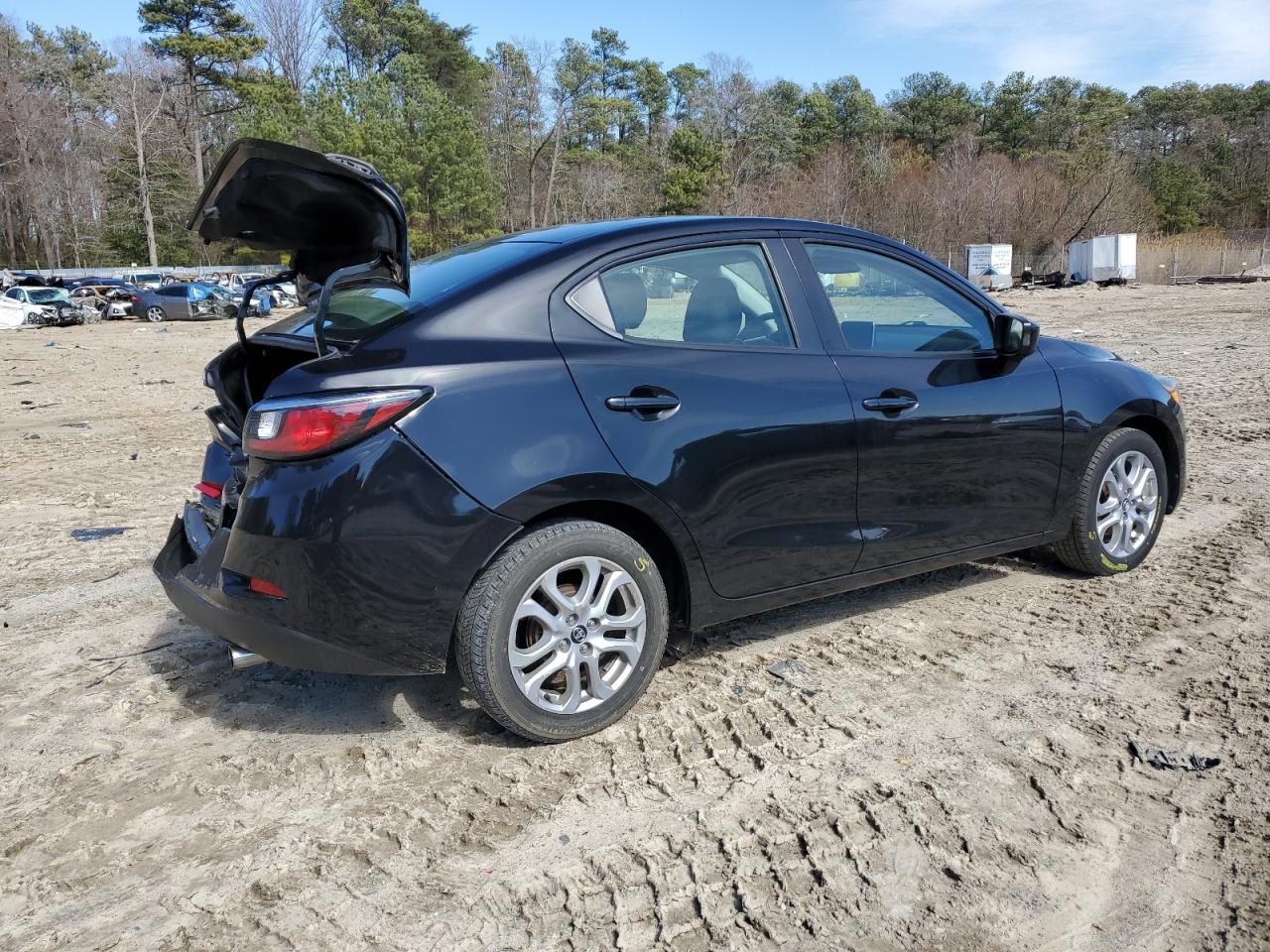 2018 Toyota Yaris - Image 3