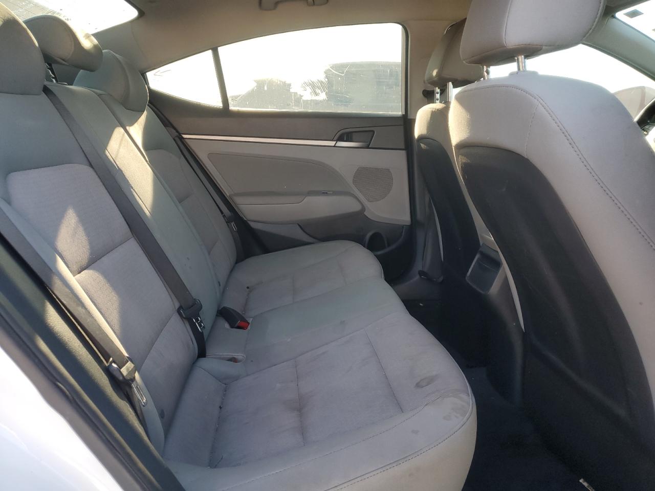 2017 Hyundai Elantra - Image 10