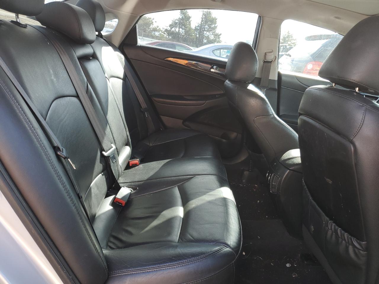 2012 Hyundai Sonata - Image 10