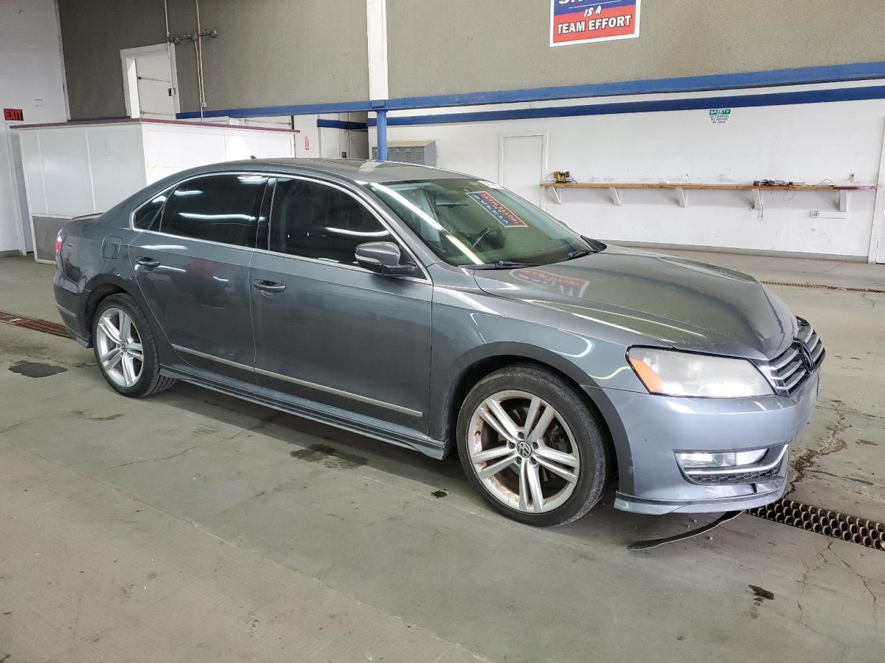 2014 Volkswagen Passat - Image 4