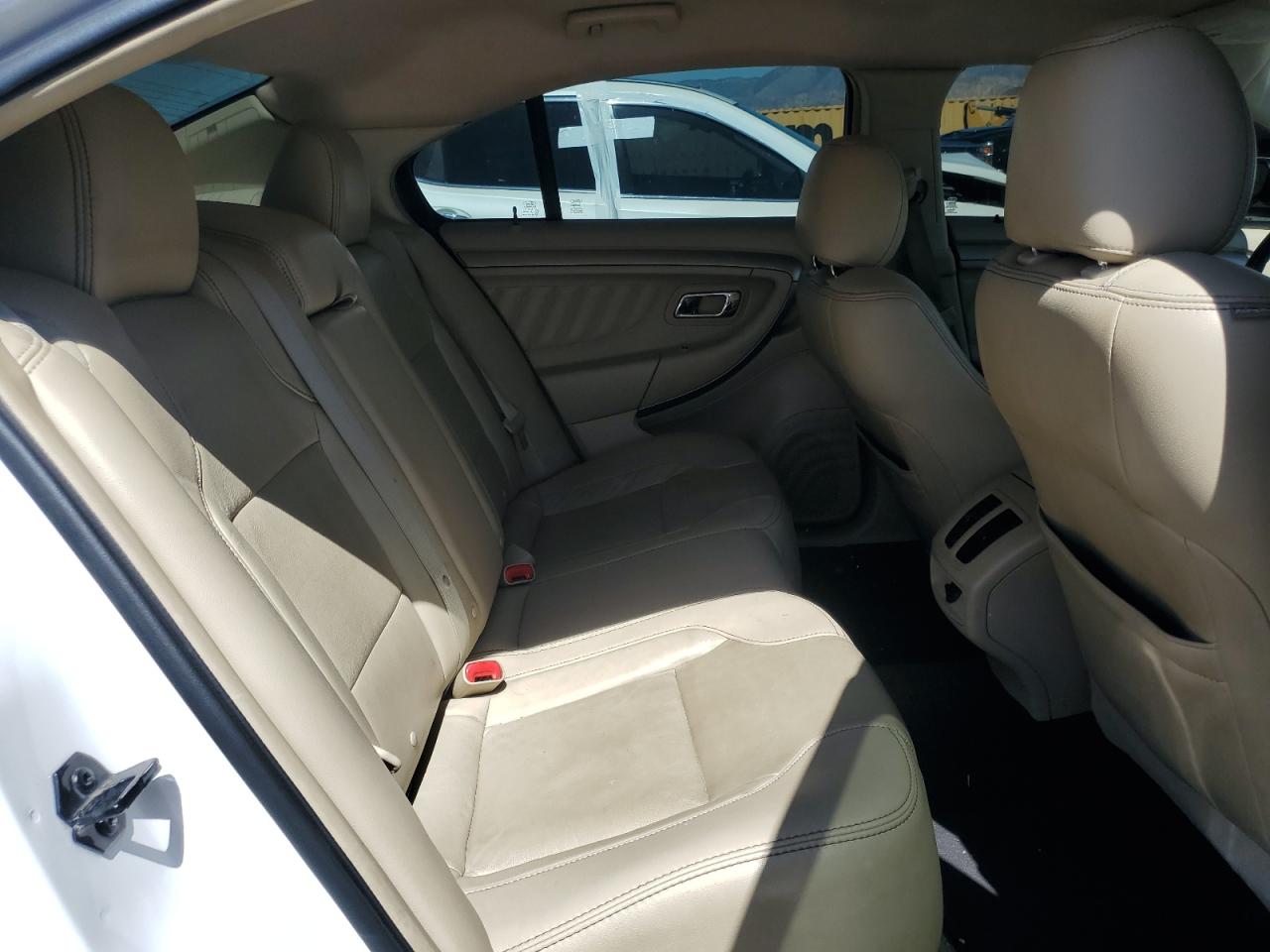 2013 Ford Taurus - Image 10