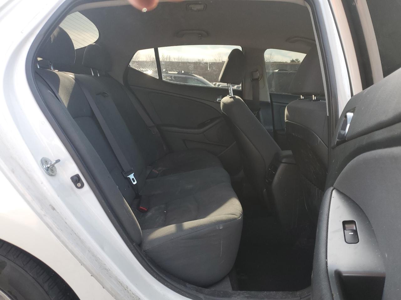 2016 Kia Optima - Image 10