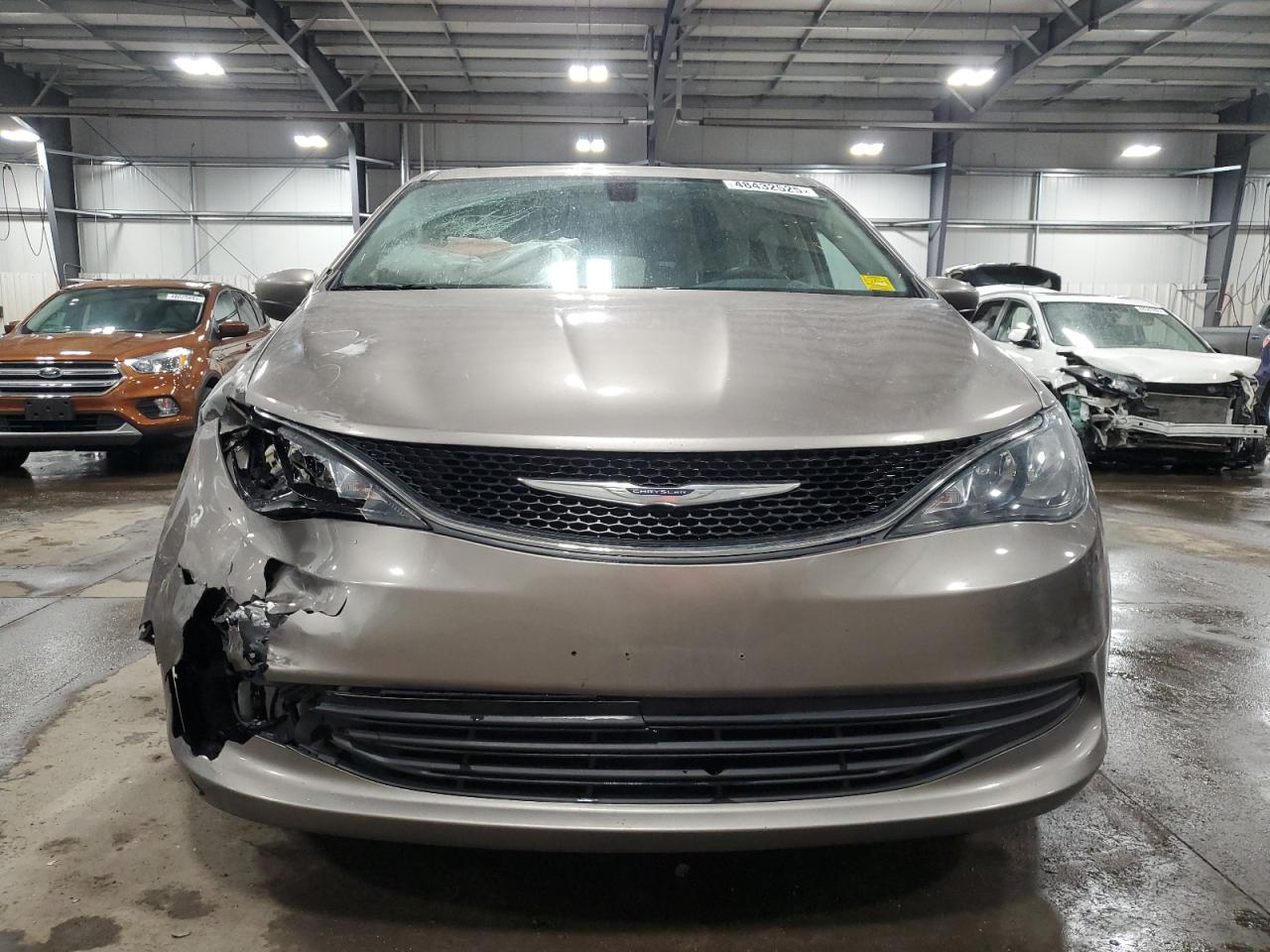 2017 Chrysler Pacifica - Image 5
